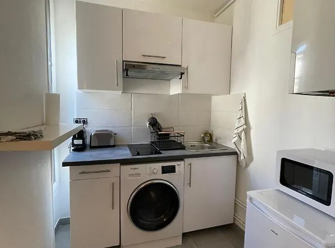Eiffel Flats Apartman *